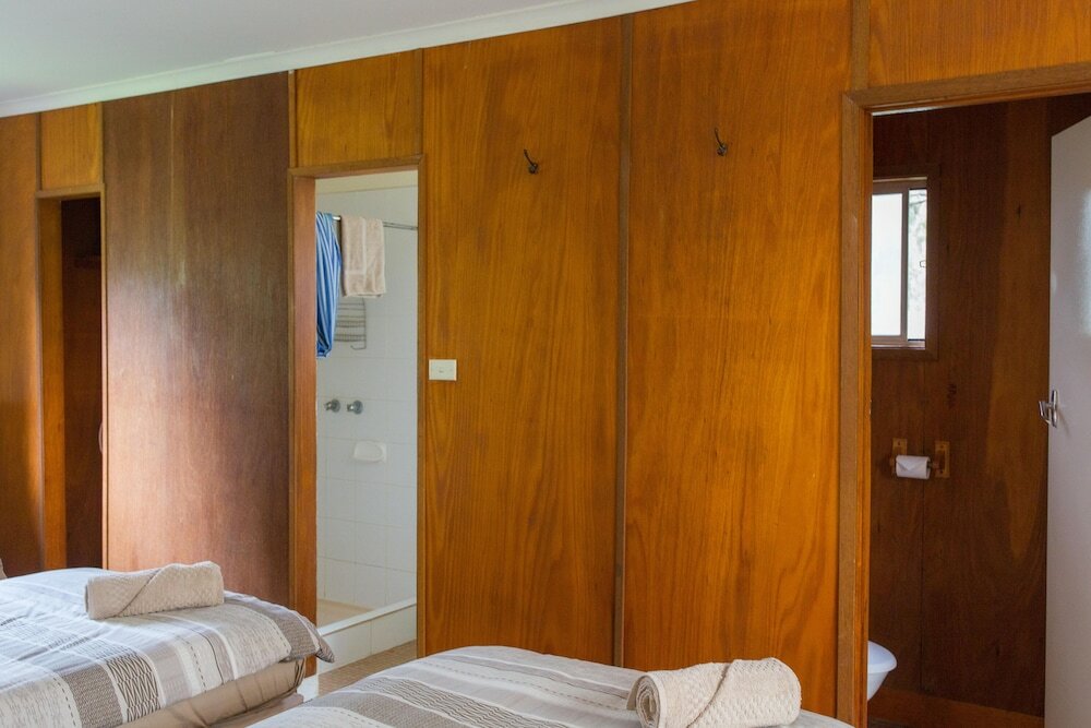 Фото Wonboyn Cabins & Caravan Park