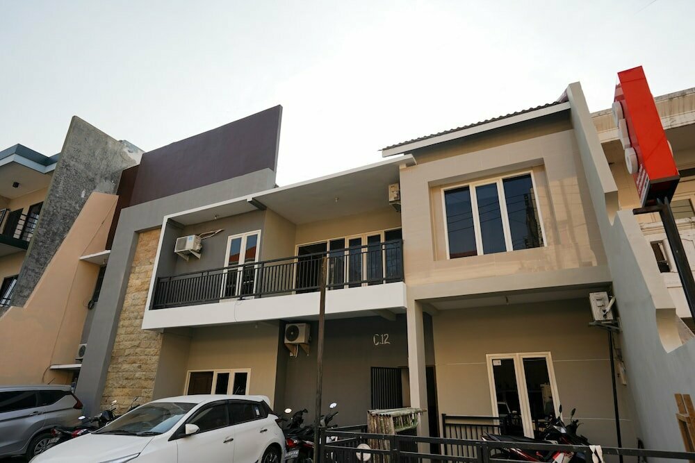 Hotel Oyo 1541 Padang Pasir C-12 Residence, Surabaya, photo