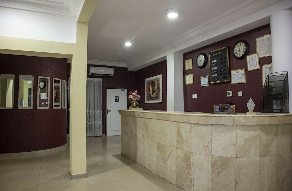 Фото His Majesty's Hotel and Apartments