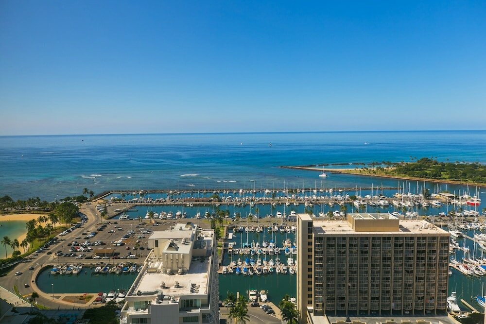 Фото Two Bedroom Discovery Bay High Rise Condos with Lanai & Gorgeous Views