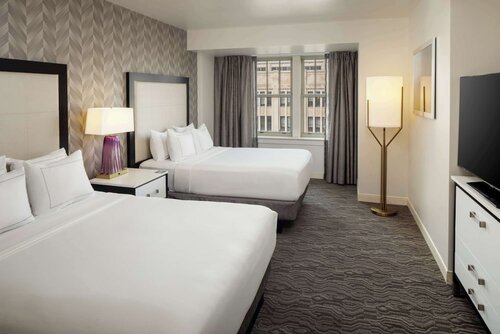 Гостиница DoubleTree Suites by Hilton Hotel Detroit Downtown - Fort Shelby в Детройте