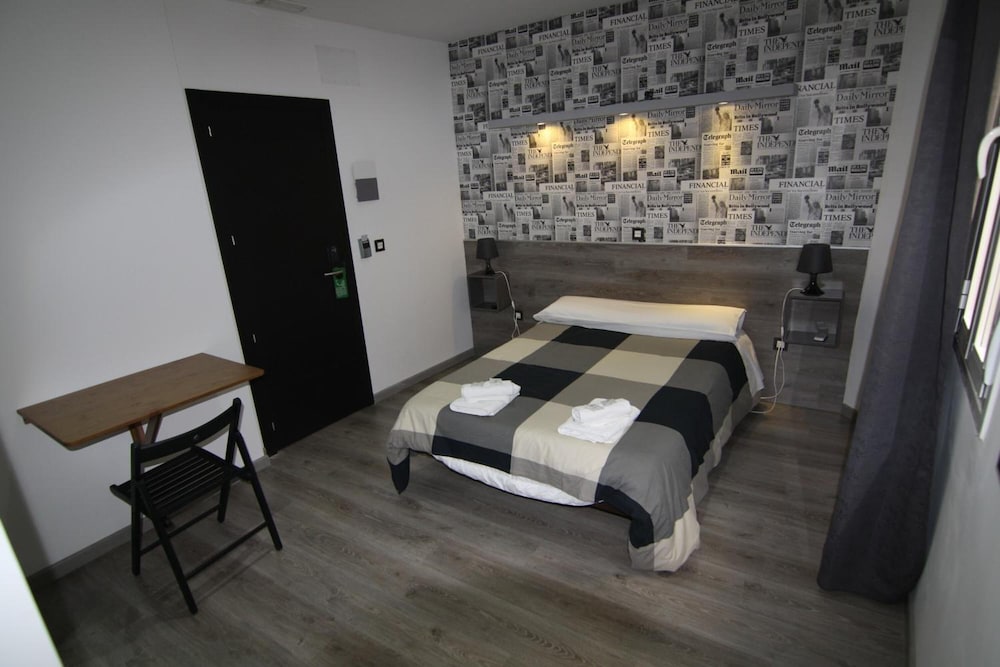 Фото Hostal Mh Fuencarral