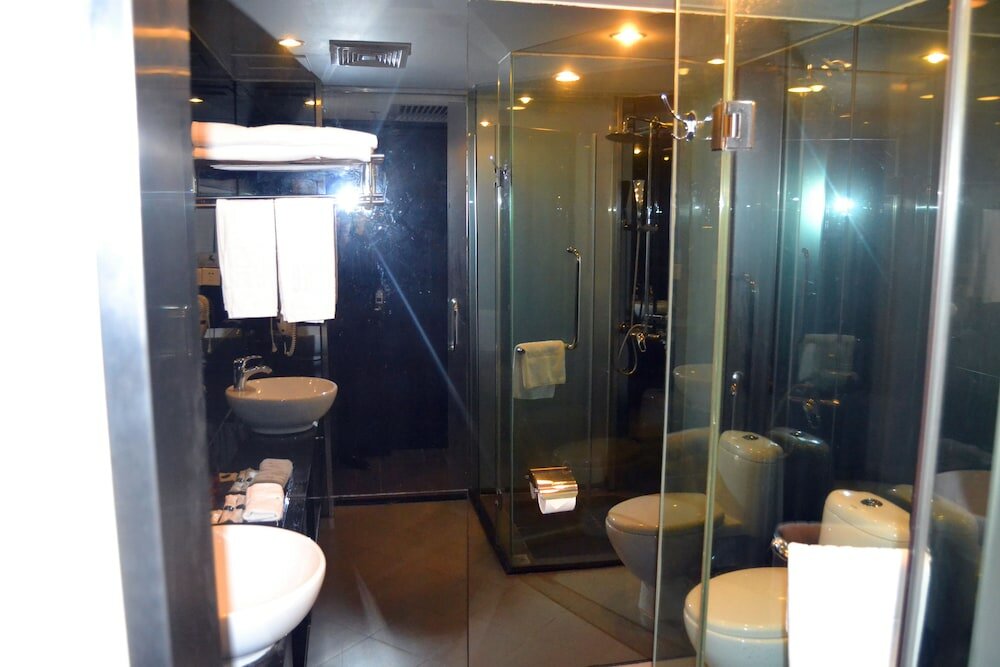 Фото Henry Business Hotel