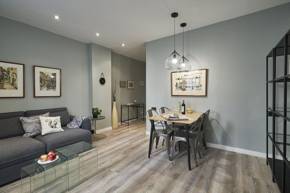 Фото AinB Las Ramblas Colón Apartments