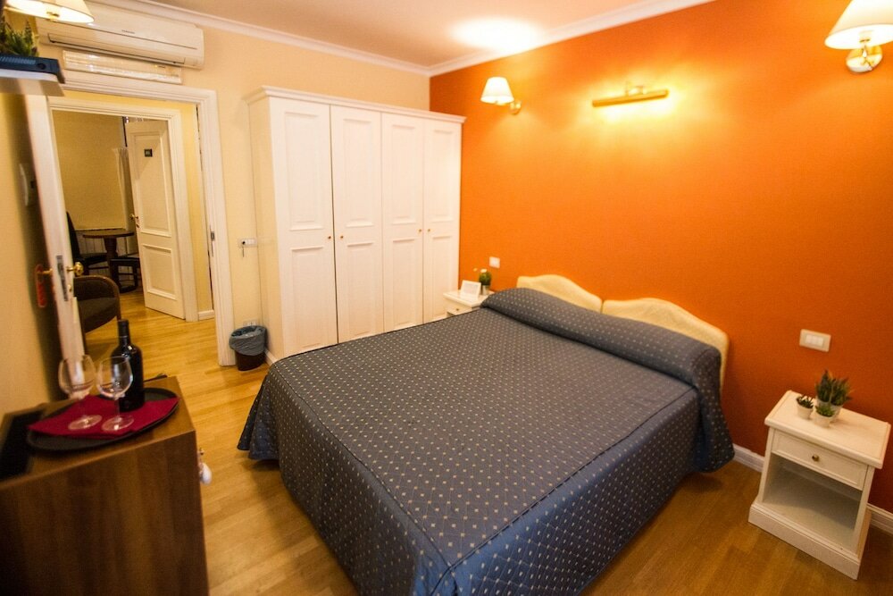 Фото Flann O'Brien Rooms