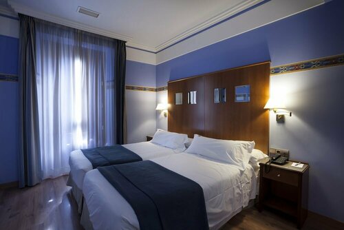 Гостиница Suites Gran VIA 44 Apartahotel в Гранаде