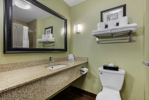 Гостиница Comfort Suites Jackson I-40 в Джексоне