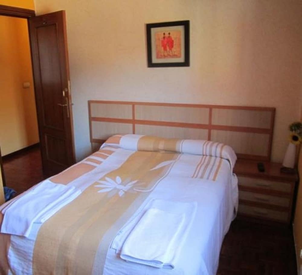 Фото Hostal Becares