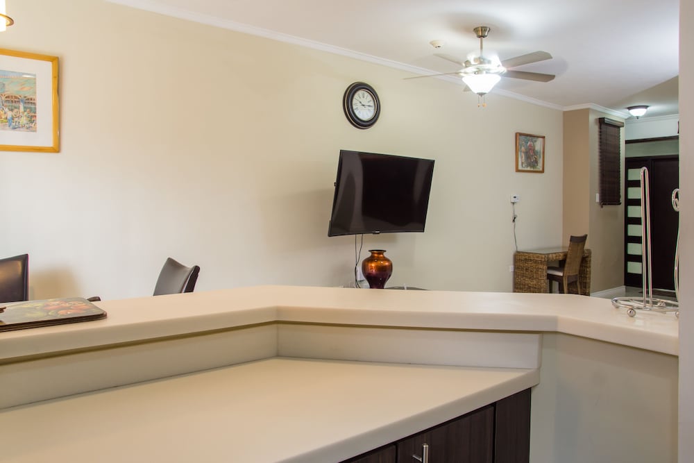 Фото Brompton 40 by Pro Homes Jamaica