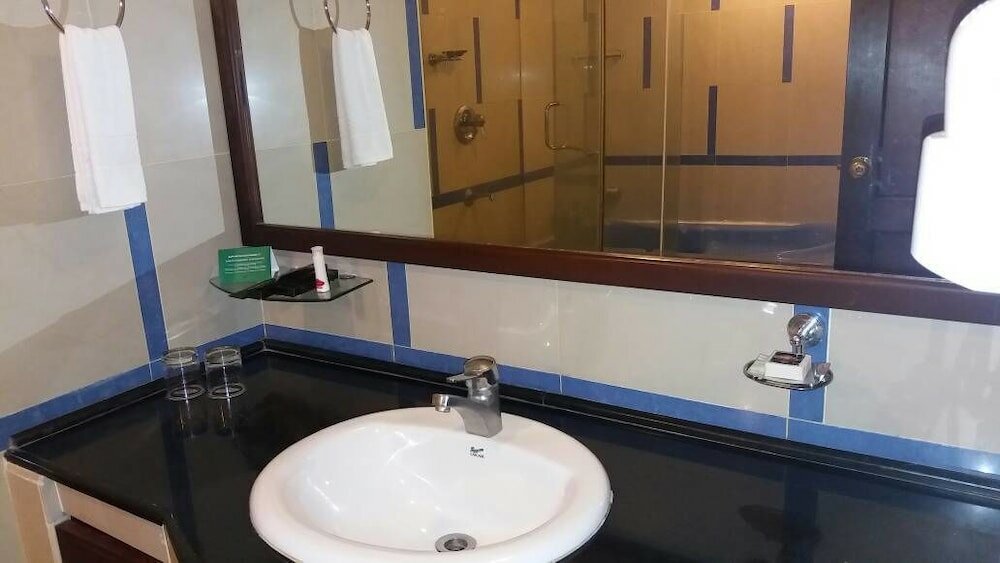 Фото Hotel Kanoos Residency