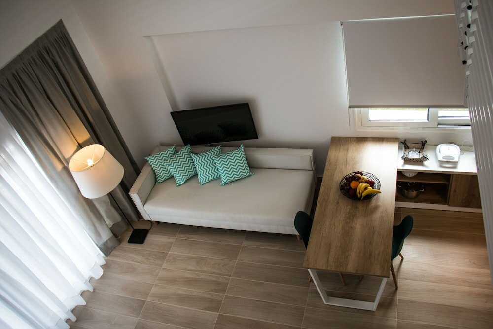 Фото Aristotelia Gi