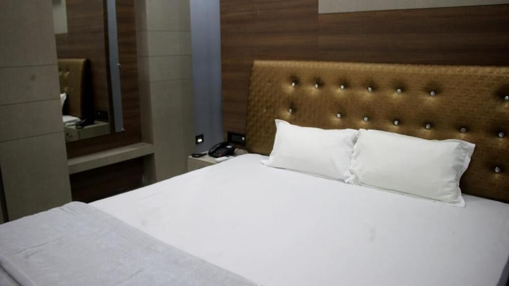 Фото Hotel Shreemoyee Inn