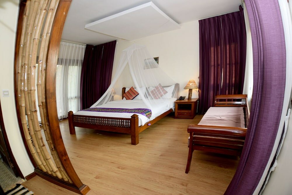 Фото Mr. Charles River View Lodge