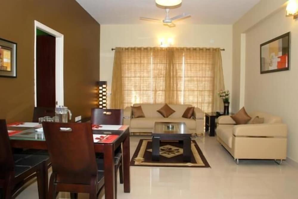 Фото Parkwood Suites