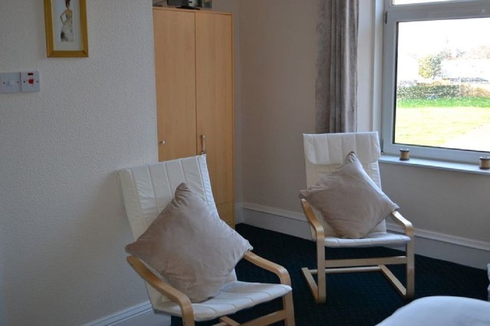 Фото Redhall Arms Hotel