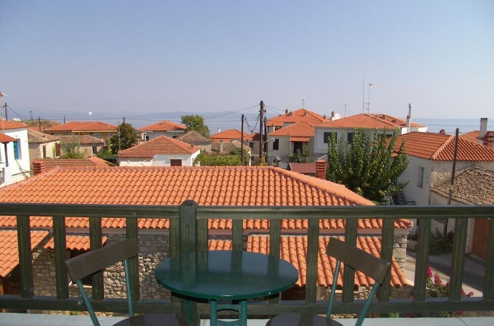 Фото Nikos Apartments