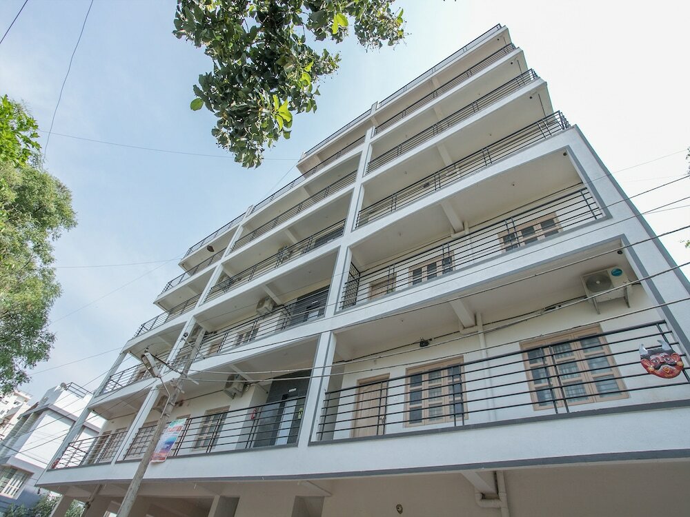 Фото Oyo 12776 SV Suites