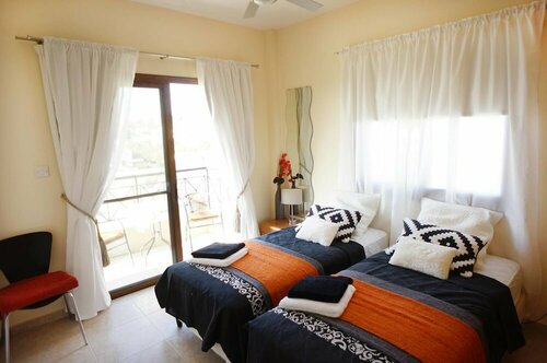 Гостиница Apartment Emelia в Пафосе
