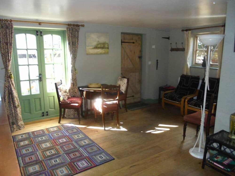 Фото Needles Cottages