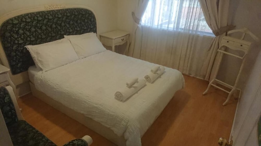 Фото The Cottage on George Street