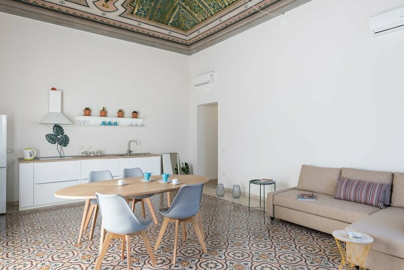 Гостиница Casa Darsena with Sea View Balcony в Сиракузе