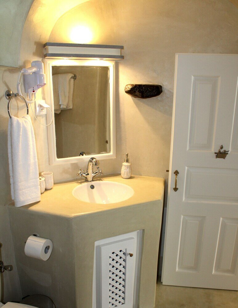 Фото Linos Suites