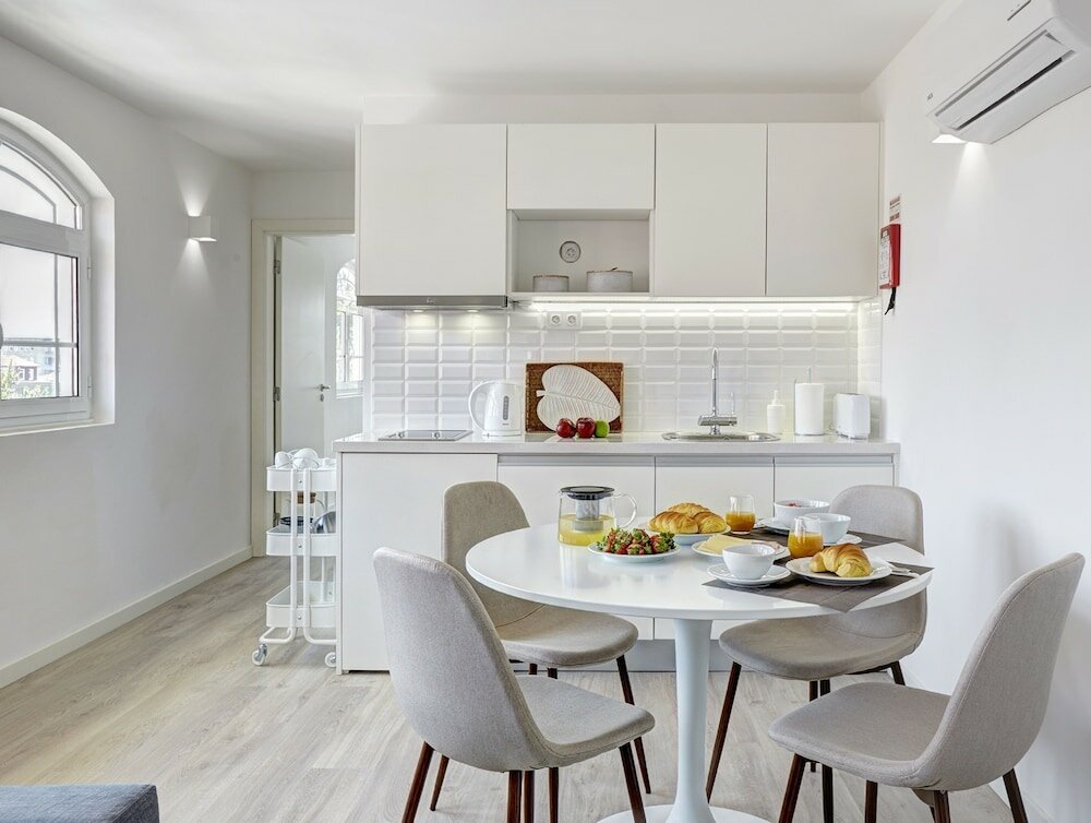 Фото Porto Downtown Lovers Suites Bombarda 451