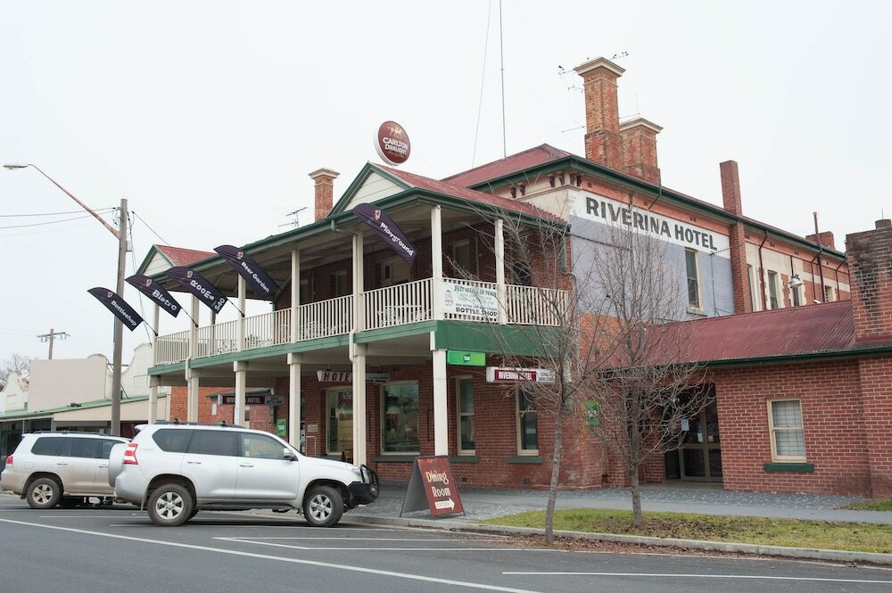 Фото Riverina Hotel