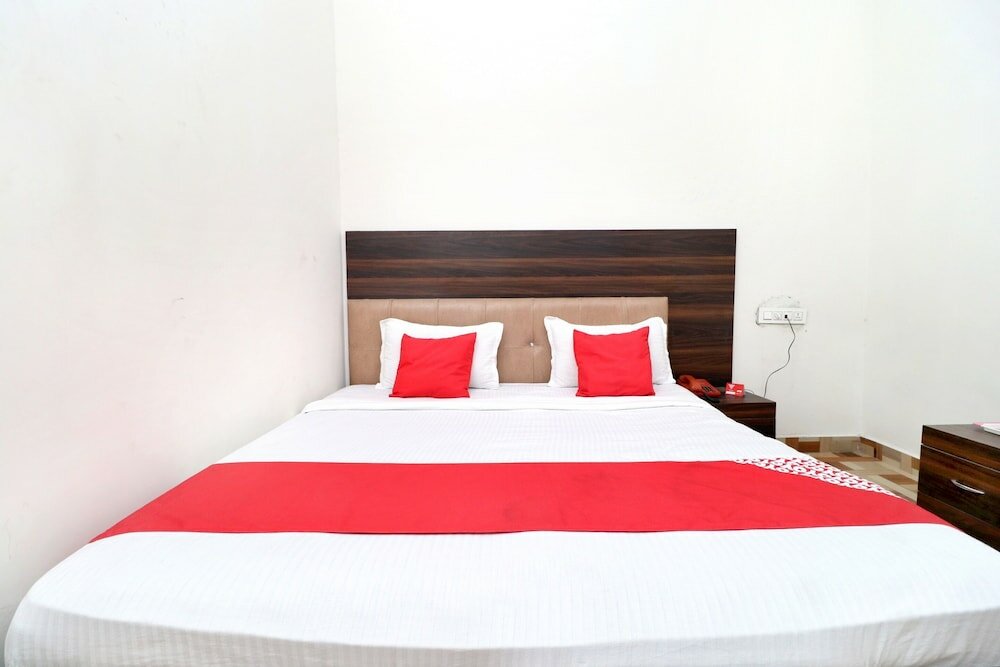 Фото Oyo 16379 Hotel LivInn Hub