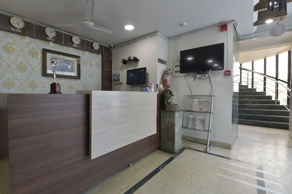 Фото Hotel Airport Plaza