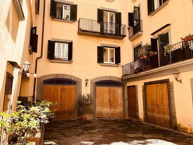 Гостиница Palazzo Rota Guesthouse в Неаполе