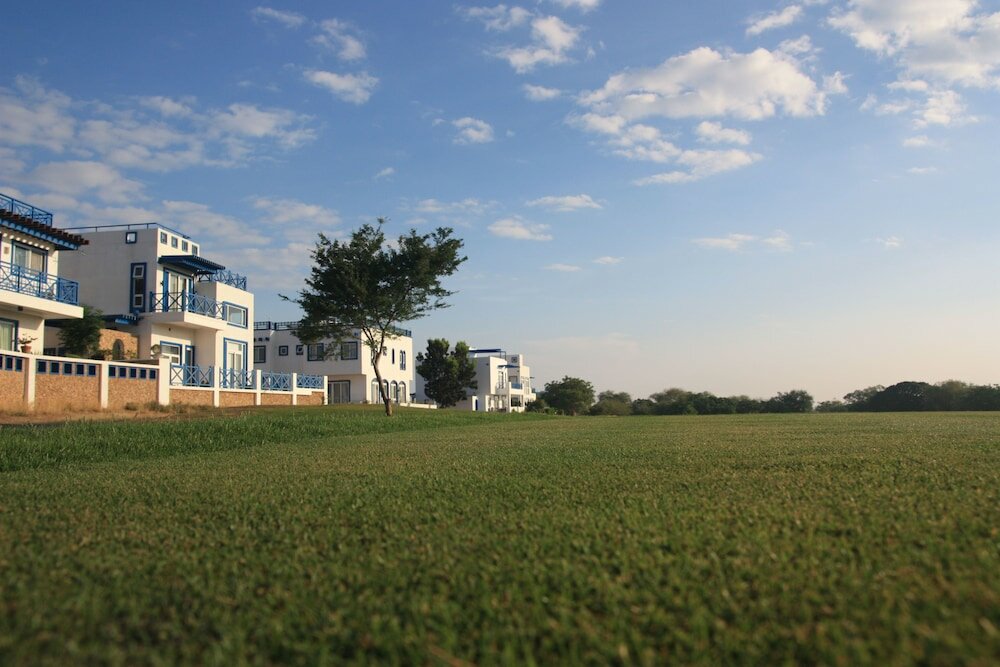 Фото Thunderbird Resorts - Poro Point