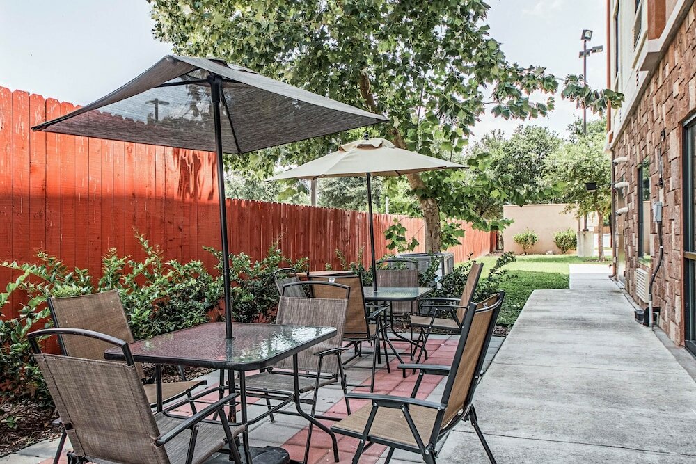 Фото SureStay Plus Hotel by Best Western San Antonio SeaWorld