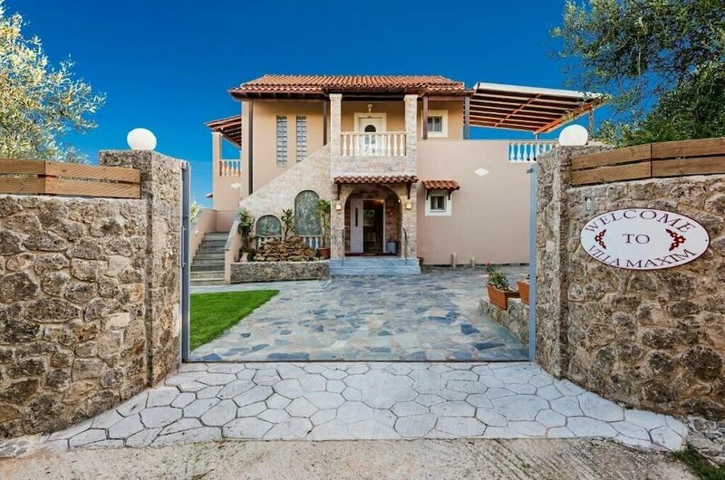 Гостиница Villa Maxim by Konnect, Private Pool & Tennis Court included