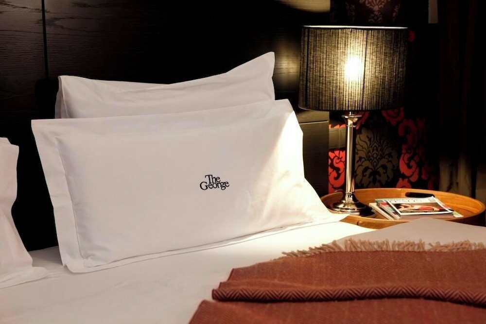 Фото The George Hotel