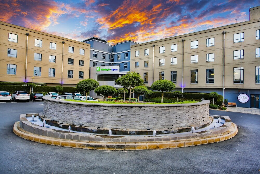 Фото Holiday Inn Express Sandton Woodmead, an Ihg Hotel
