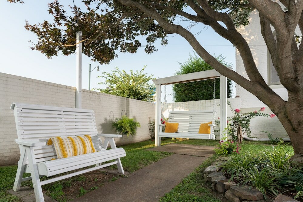 Фото Magnolia Manor and Chapel