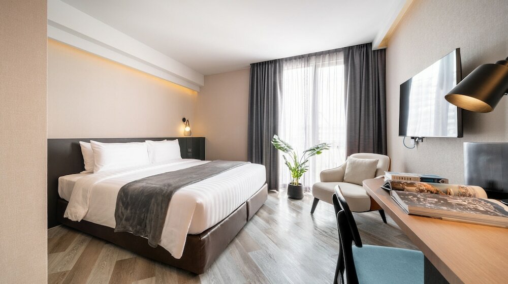 Фото Seekers Finders Rama IV Hotel, SureStay Collection by BW