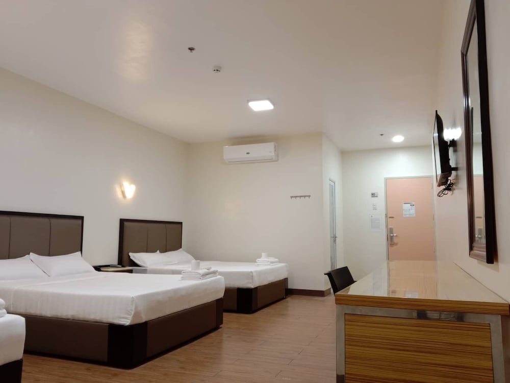 Фото Meaco Royal Hotel- Lucena