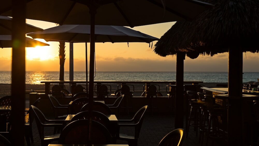 Фото Riptide Oceanfront Hotel