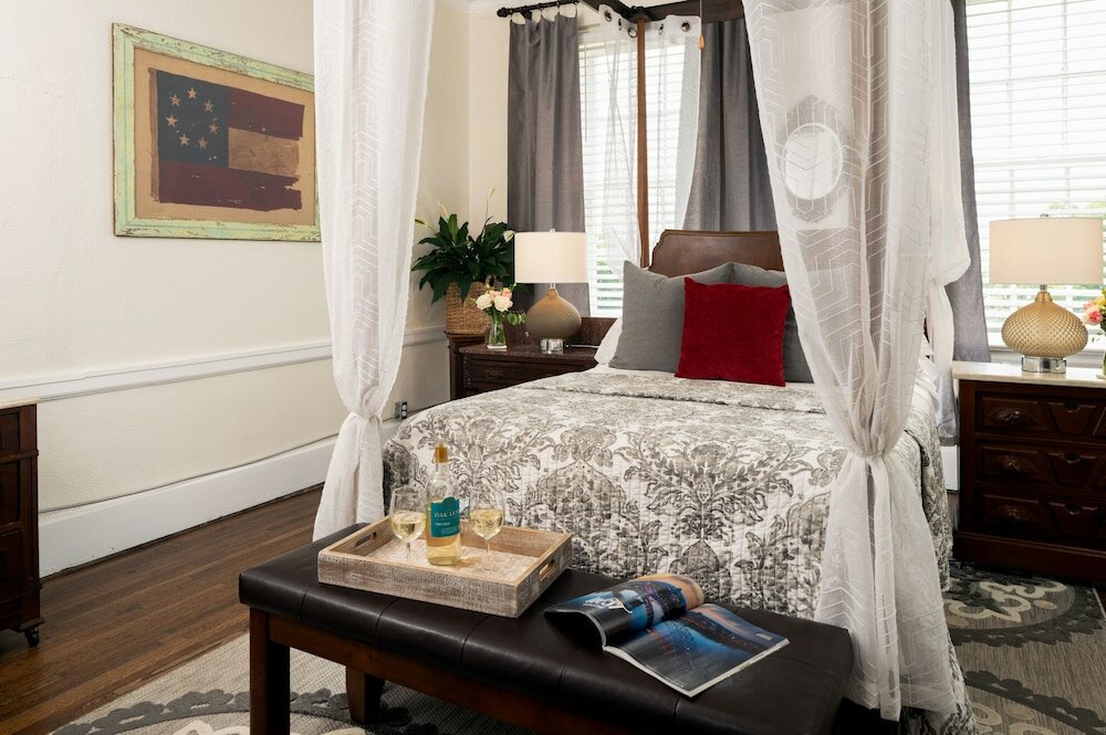 Фото Magnolia Manor and Chapel