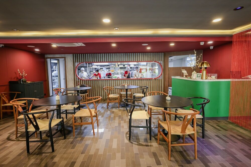 Фото Seekers Finders Rama IV Hotel, SureStay Collection by BW