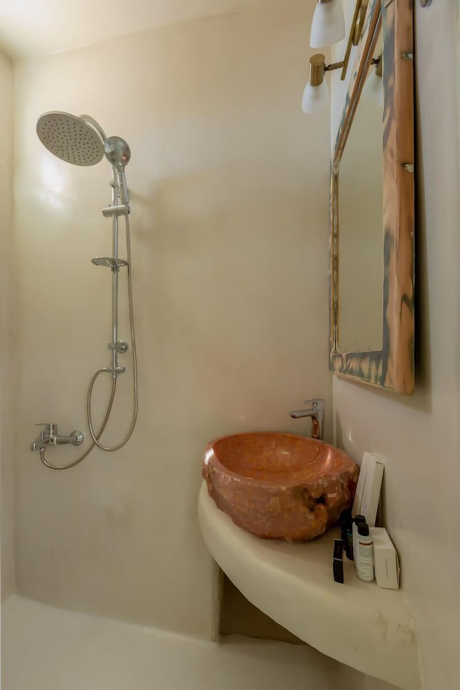 Фото Exi Castle Suites