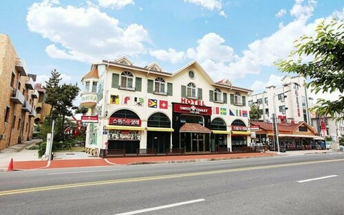 Гостиница Boryeong Swiss Chalet Pension в Порёне
