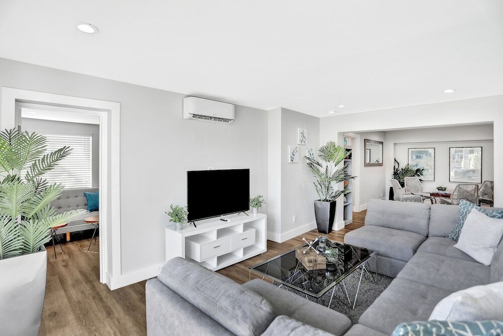 Фото Private Heated Pool 3br with Water View