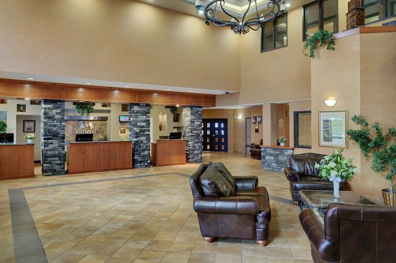 Гостиница Pomeroy Inn and Suites Chetwynd