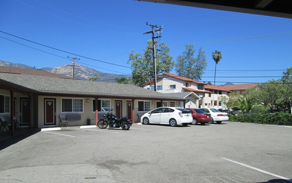 Фото Town and Country Inn