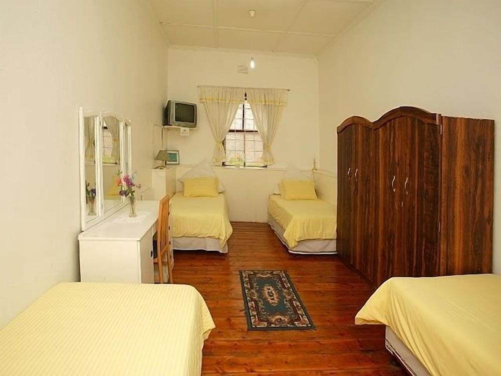 Фото District Six Guesthouse
