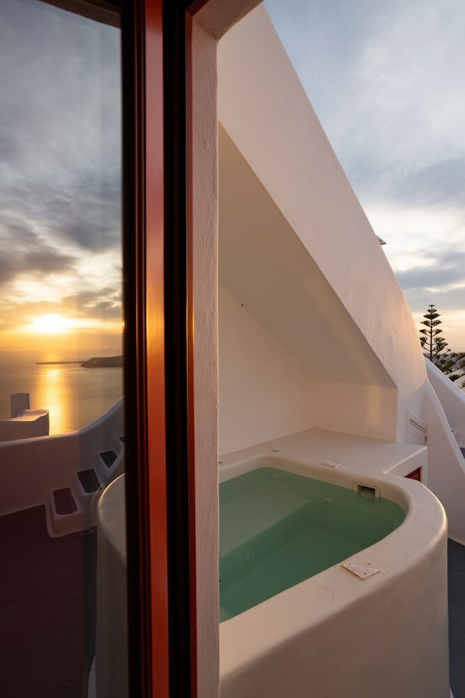 Фото Serendipity Cliffside Villa & Suites