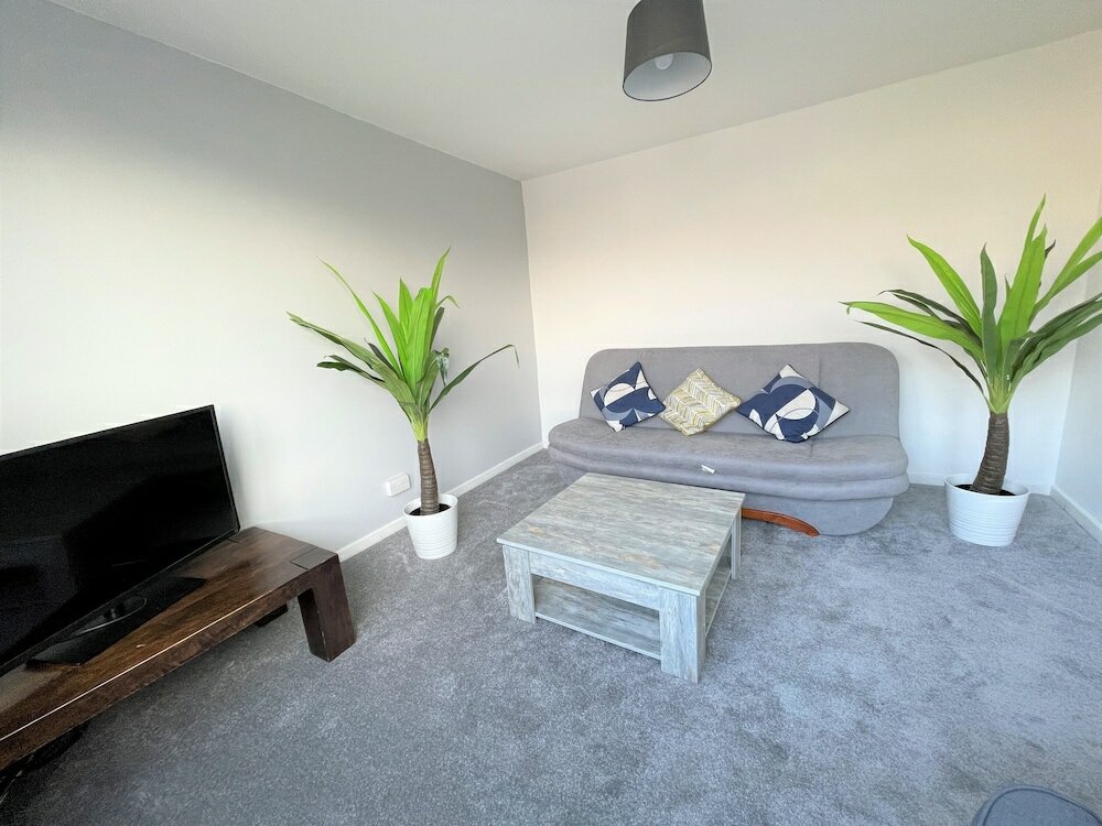 Фото Bright & Airy 3br Home with Parking